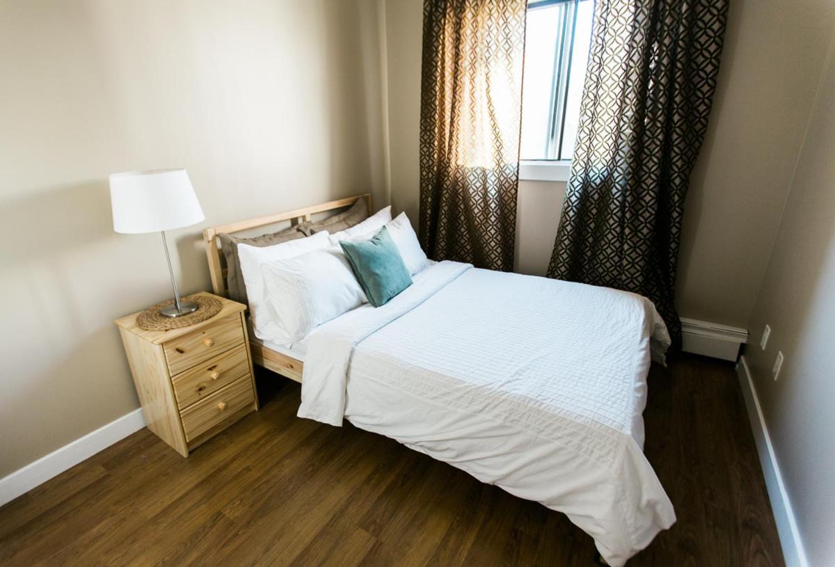 Cozy 2-Bedroom Condo Near Downtown, With Laundry, Parking, Balcony Calgary Luaran gambar