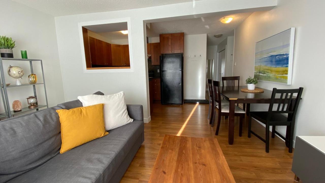 Cozy 2-Bedroom Condo Near Downtown, With Laundry, Parking, Balcony Calgary Luaran gambar
