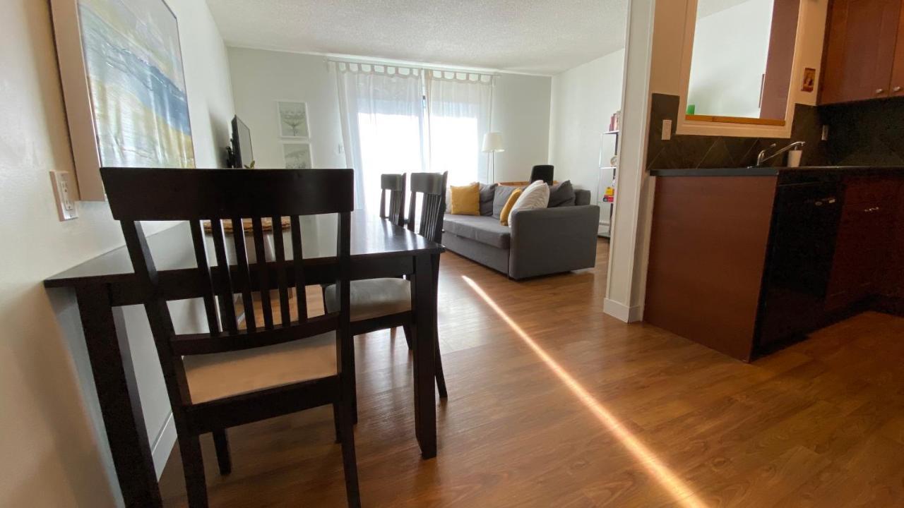 Cozy 2-Bedroom Condo Near Downtown, With Laundry, Parking, Balcony Calgary Luaran gambar
